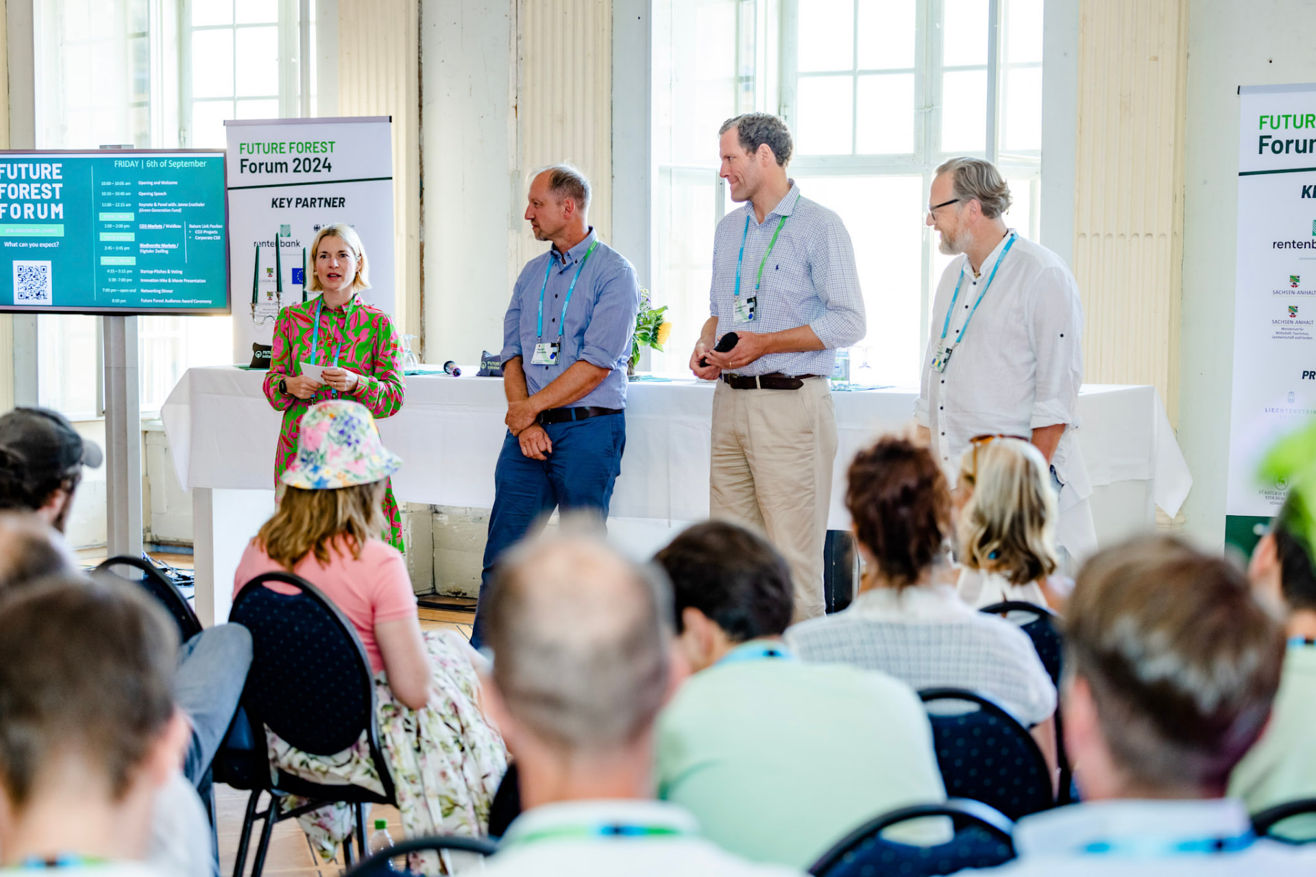 Susanne Rönnefarth facilitating in front of an audience at the Future Forest Forum